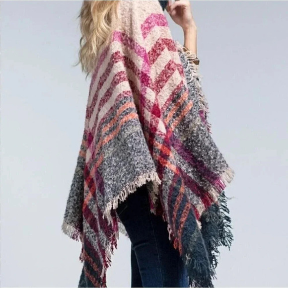 Fall Sweater Weather Poncho Style Brand NWOT Cozy Soft - Picture 2 of 2